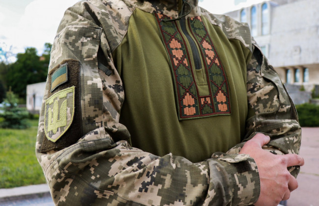 У Черкасах створили першу в світі бойову вишиванку: фото