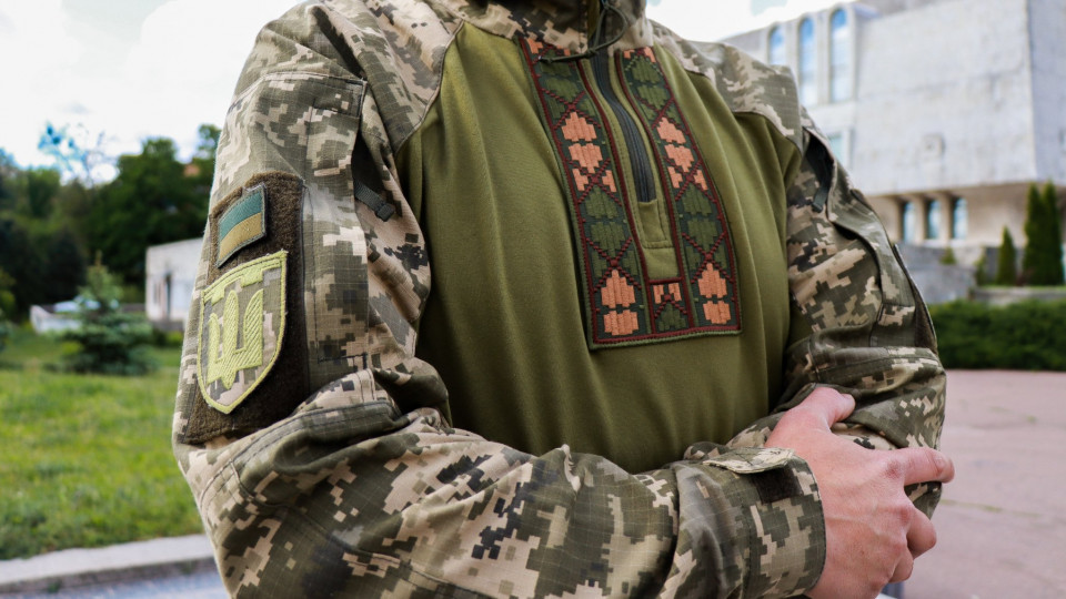 У Черкасах створили першу в світі бойову вишиванку: фото