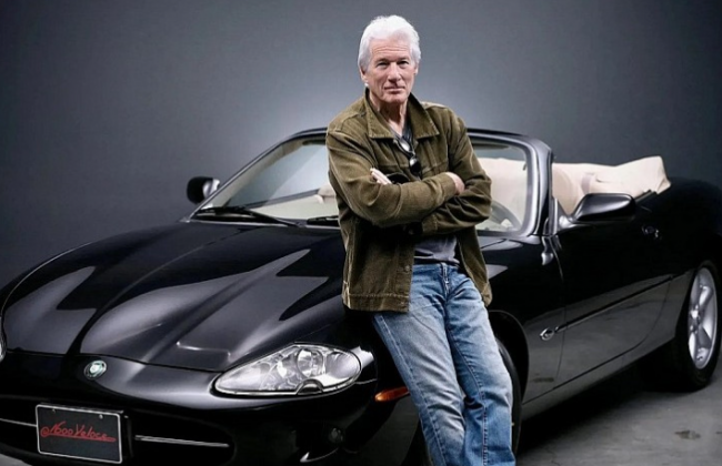 Ричард Гир продал свой раритетный Jaguar, чтобы помочь украинцам