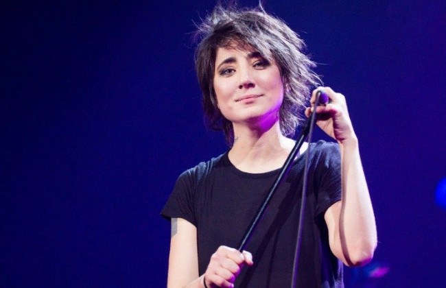 Земфира презентовала песню про Мариуполь: видео