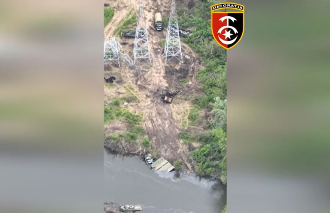 Показали кладбище бронетехники РФ возле переправы через Северский Донец, видео