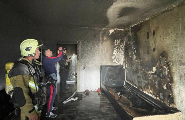 В Киеве горела квартира в многоэтажке: подробности