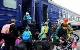 Українці із зони проведення бойових дій зможуть отримати грошові виплати від держави прямо на вокзалі