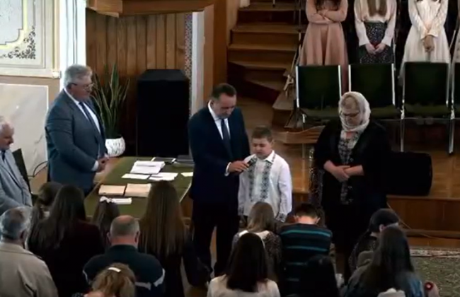 У церкві Луцька хлопчик молився, щоб від хвороби Путіна не придумали ліків: відео