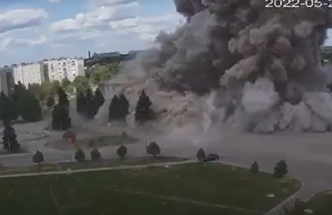 Появилось видео удара оккупантов по центру города Лозовая Харьковской области