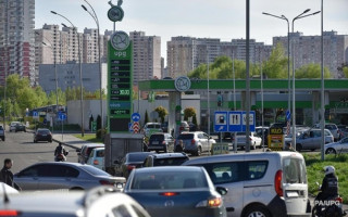 Километровые очереди на АЗС: как скоротать время