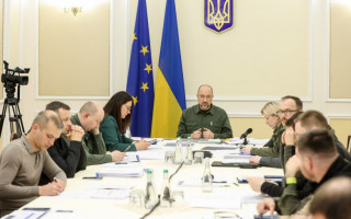 Уже понад 500 підприємств переміщено в безпечні зони, — Шмигаль
