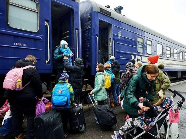 Українці із зони проведення бойових дій зможуть отримати грошові виплати від держави прямо на вокзалі