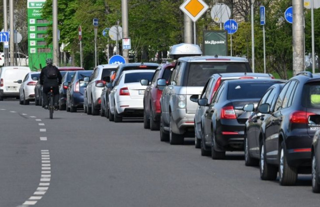 Ждать придется больше месяца: автозаправки дали прогноз, когда появится бензин