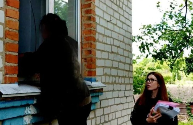 Под Киевом женщина привлекла 11-летнюю дочь к мародерству, видео