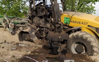 На Київщині під час проведення польових робіт на міні підірвався трактор, фото