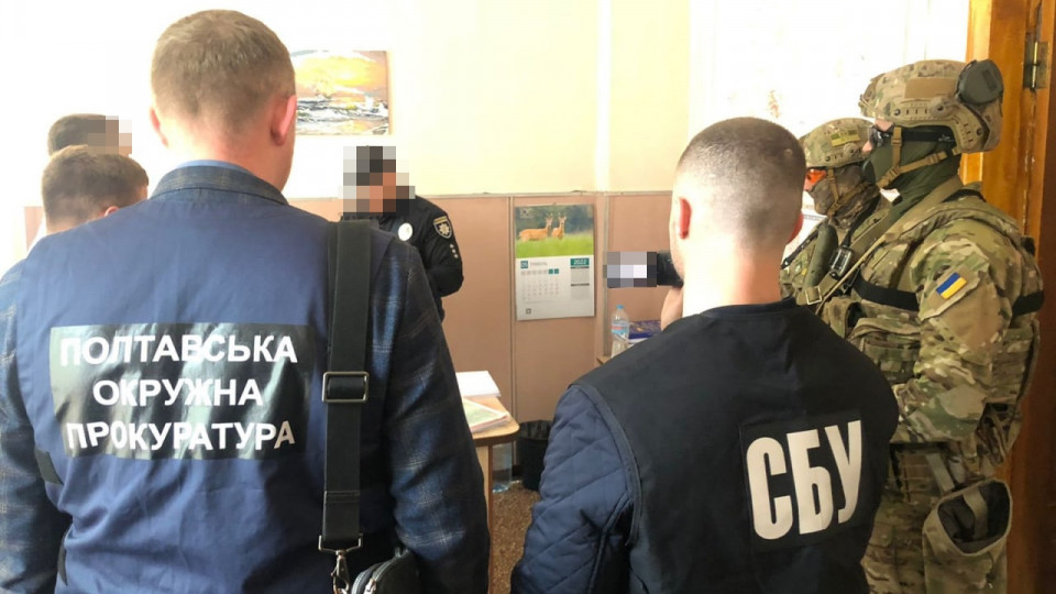 500 тисяч грн за неперешкоджання підприємницькій діяльності: на Полтавщині викрито начальника районної військової адміністрації