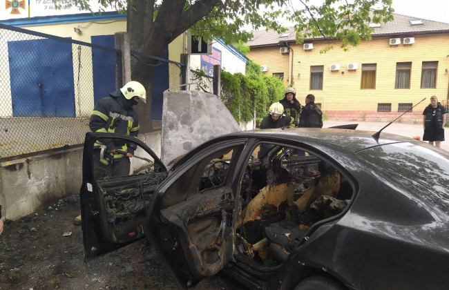 В Киеве опять вспыхнул автомобиль, фото