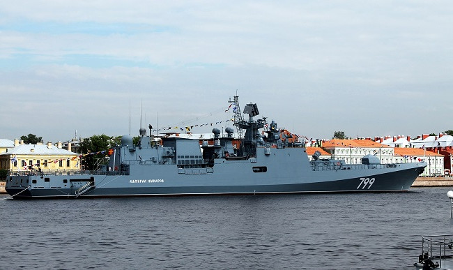 Россия отправила корабль «Адмирал Макаров» для усиления в Черном море: угроза ракетных ударов растет