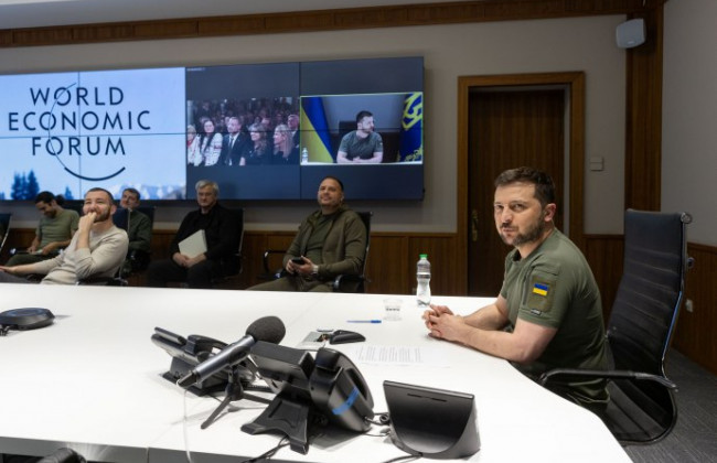 Михаил Подоляк осудил разговоры в кулуарах форума в Давосе о том, чтобы прекратить огонь