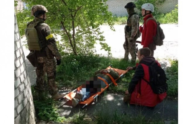 Оккупанты обстреляли машину с раненой женщиной в Северодонецке