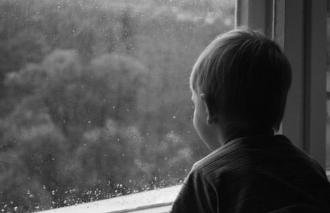 Кабмин упростил передачу детей, временно эвакуированных на территорию другого государства, в семью усыновителей