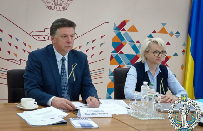 Судді КСУ обговорили здійснення правосуддя та конституційного контролю в умовах війни, презентації