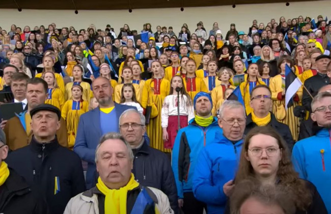 Песню «Ой у лузі червона калина» одновременно исполнили тысячу певцов в Эстонии, видео