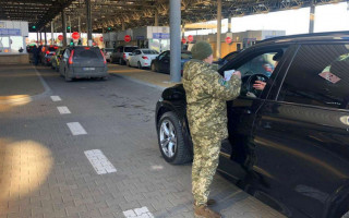 Кому з чоловіків та наскільки дозволять виїжджати за кордон