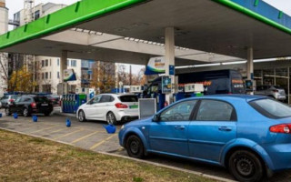 В Венгрии не все смогут заправляться бензином: кто попал в «список избранных»