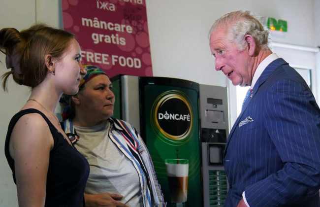 Принц Чарльз посетил украинских беженцев в Румынии