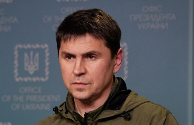 Подоляк порівняв видачу паспортів РФ на окупованих територіях із квитками у концтабір