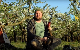 С гитарой и оружием: группа ТІК перевыпустила клип на знаменитую песню «Так, я люблю Україну», видео