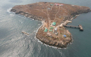 Оккупанты планируют провокации у острова Змеиный: пригнали захваченный катер ВМС Украины