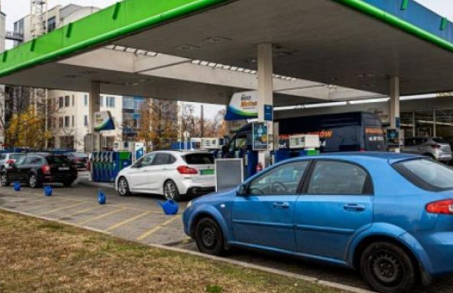 В Венгрии не все смогут заправляться бензином: кто попал в «список избранных»