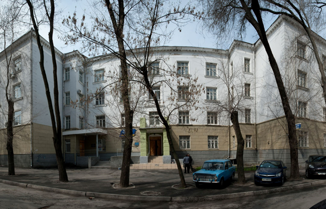 Господарський суд Дніпропетровської області повідомив про наявність вакантних посад