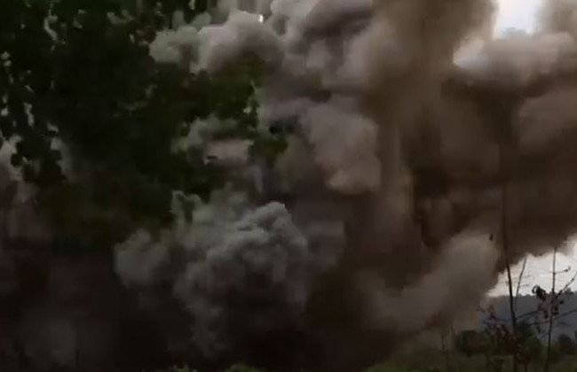 Опубликовано видео, как пиротехники обезвреживают один из снарядов под Киевом