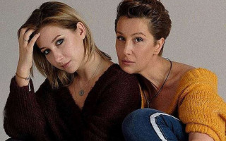 Дочь одиозной Егоровой расплакалась, рассказывая, как мать-путинистка отреагировала на видео из бомбоубежища