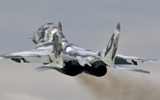 Экстремальный маневр: полет МиГ-29 ВВС Украины на сверхмалой высоте сняли на видео