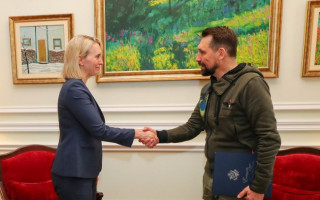Новый посол США в Украине Бриджит Бринк передала в МИД верительные грамоты