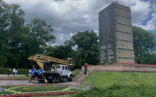 У Києві оригінально захистили пам'ятник Шевченку від можливих обстрілів: фото