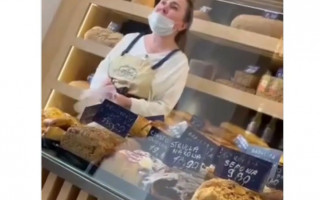«Прочь из моей страны», — в Варшаве женщина обругала украинку из-за хлеба, видео