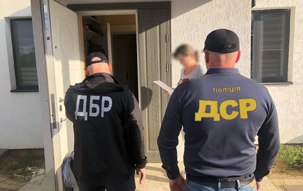 На Закарпатье таможенник погорел на взятке в 10 тысяч долларов