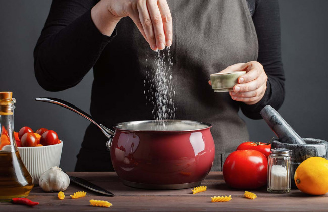 Список продуктов, которые компенсируют недостаток соли в еде