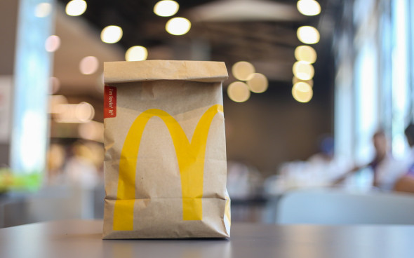 Бывшая компания McDonald's подала заявки в Роспатент на регистрацию новых брендов «Это он», «Точно он» и «Компас»