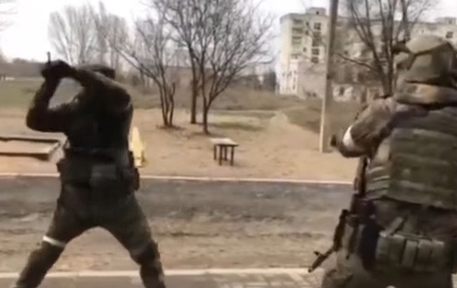 Влаштували «війну» із соснами: СБУ показала відео з телефону кадировця