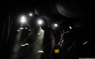 Из-под земли в Донецкой области достали сотню заблокированных шахтеров