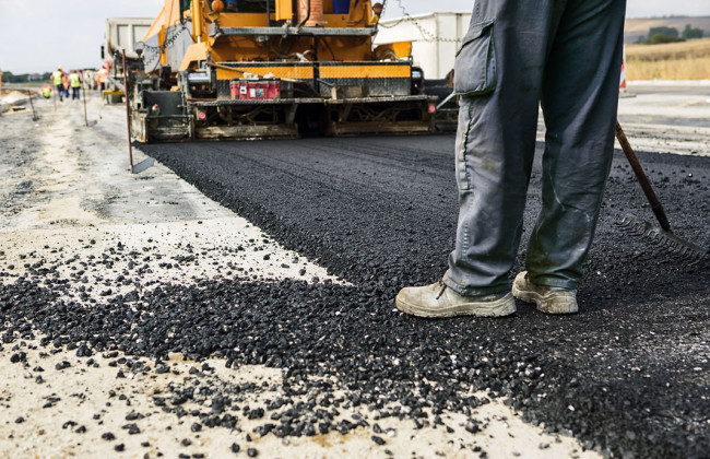 В Хмельницком подрядчик заплатит штраф за некачественно положенный асфальт