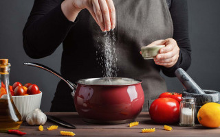 Список продуктов, которые компенсируют недостаток соли в еде