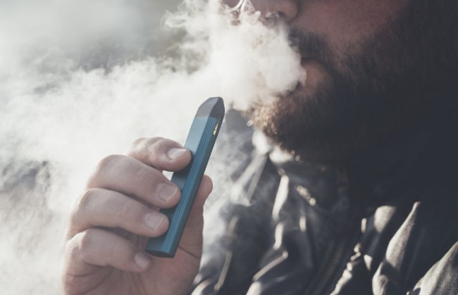 В Украине запретят курить электронные сигареты в общественных местах: какие будут штрафы