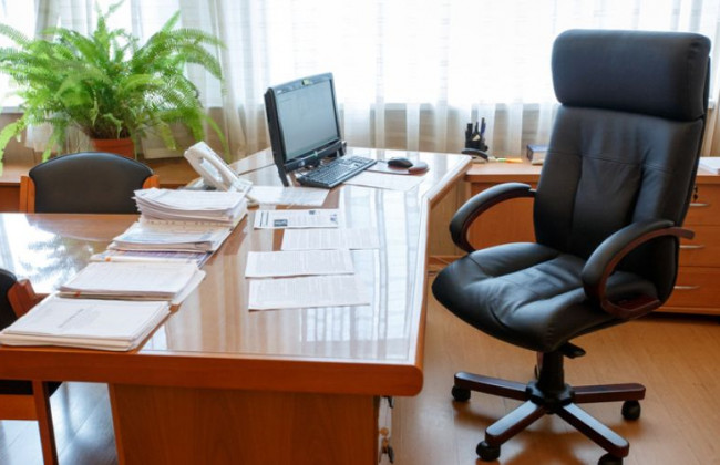 Чи можна звільнити працівника, який не з’являється на роботі внаслідок обставин, пов’язаних з бойовими діями: роз’яснення Держпраці