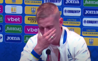 Футболист сборной Украины Александр Зинченко расплакался, когда говорил о войне: видео