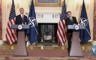 США объявили о новой военной помощи Украине: ракетные системы большой дальности и крупнокалиберное оружие