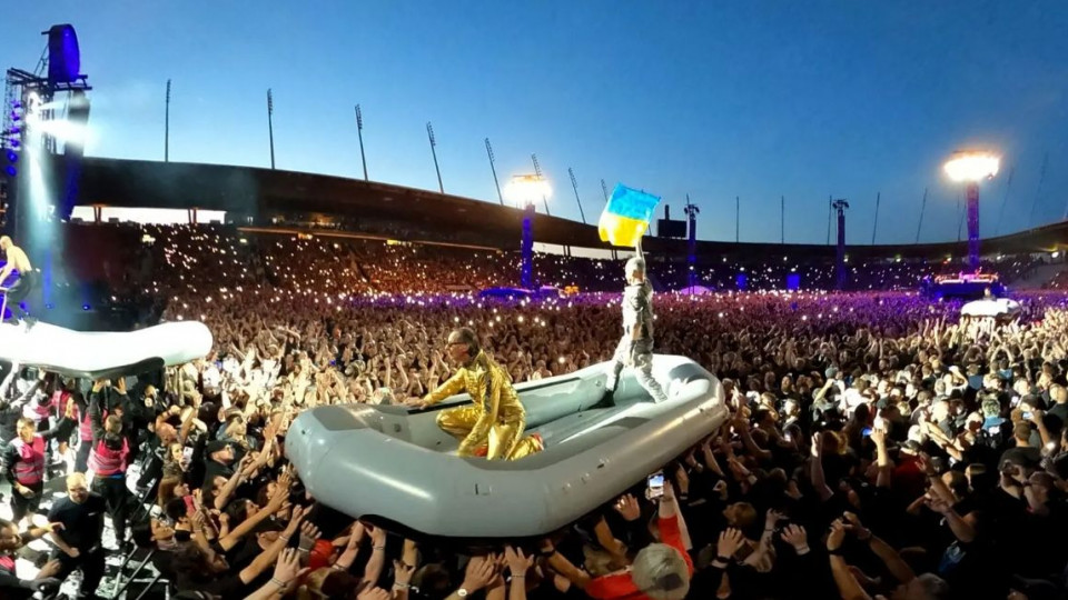 Группа Rammstein на концерте в Швейцарии развернула флаг Украины, видео