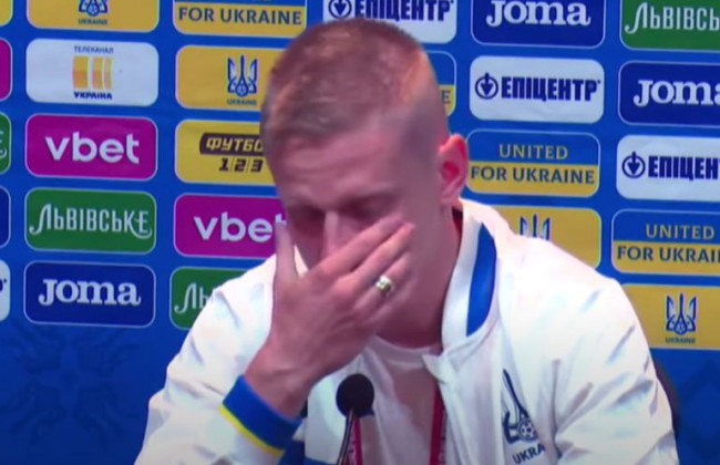 Футболист сборной Украины Александр Зинченко расплакался, когда говорил о войне: видео